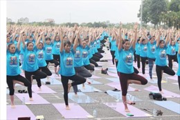 Gần 1.000 người đồng diễn Yoga